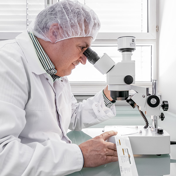 _MOE0596_Mikroskopie_Farbkorrektur_600x600px